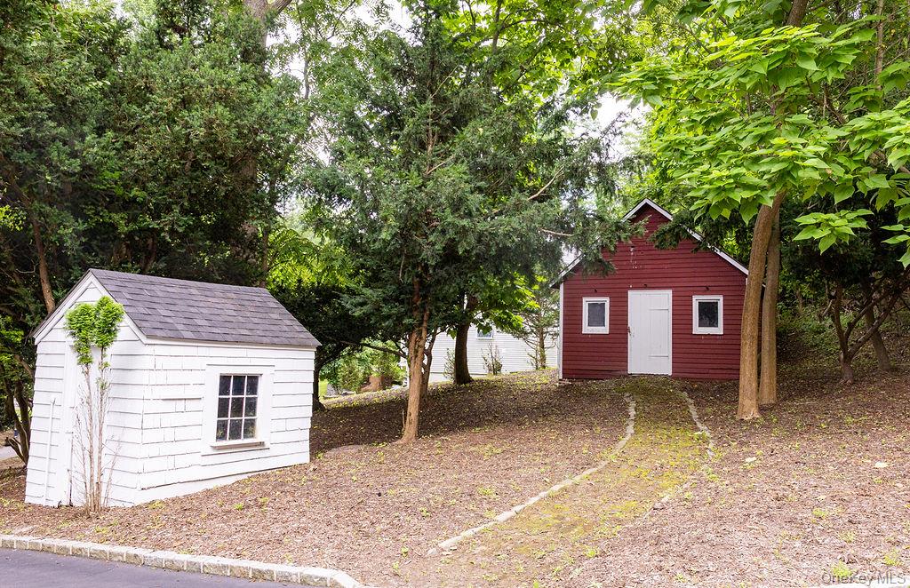 592 Landing Avenue, Smithtown, NY 11787