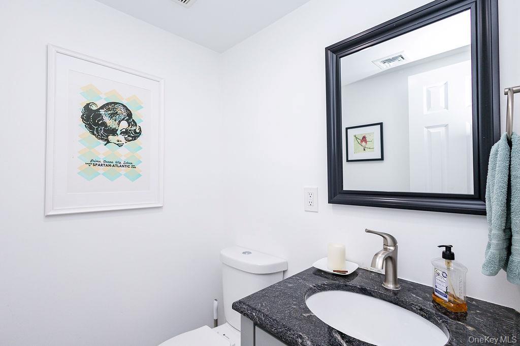 592 Landing Avenue, Smithtown, NY 11787