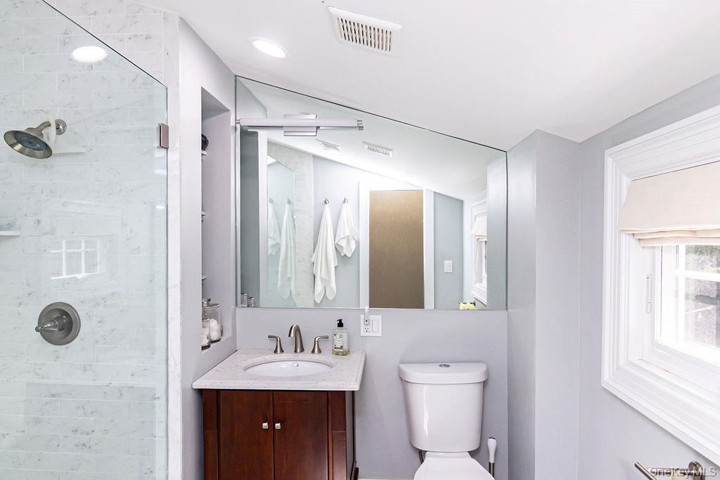 592 Landing Avenue, Smithtown, NY 11787