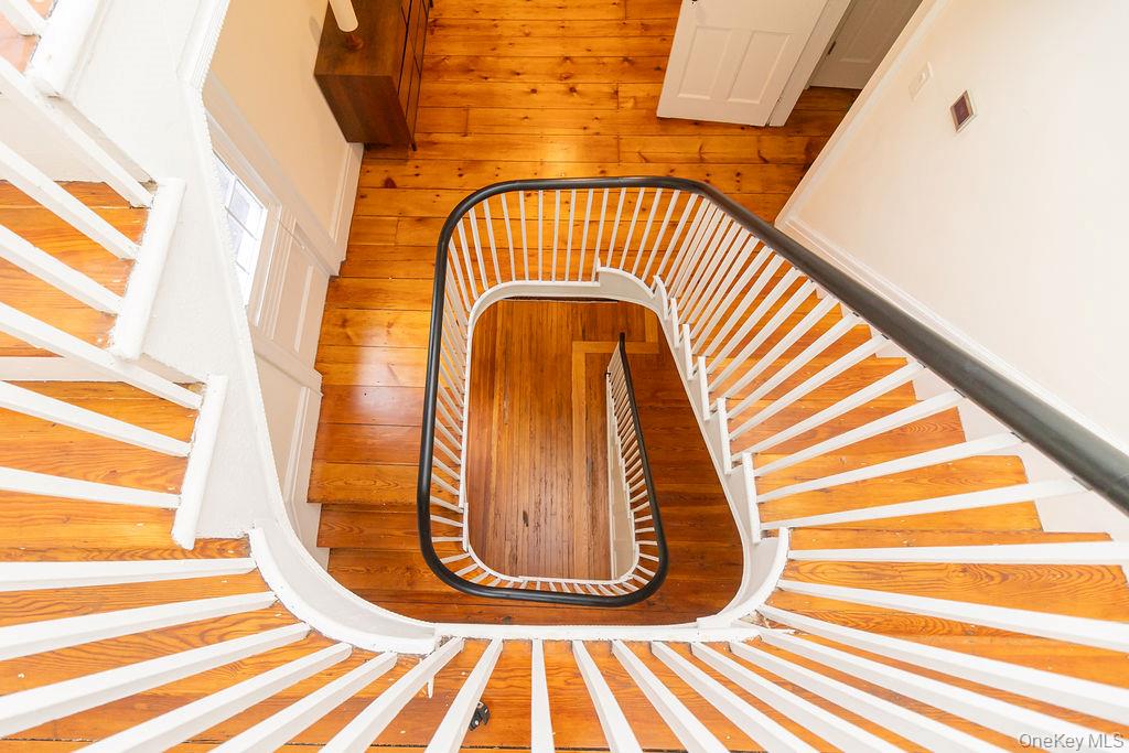 592 Landing Avenue, Smithtown, NY 11787