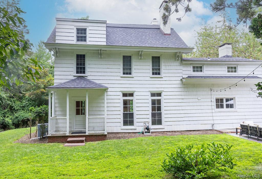 592 Landing Avenue, Smithtown, NY 11787