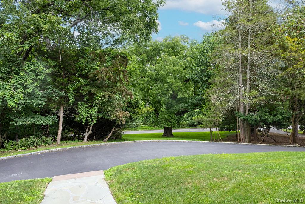 592 Landing Avenue, Smithtown, NY 11787