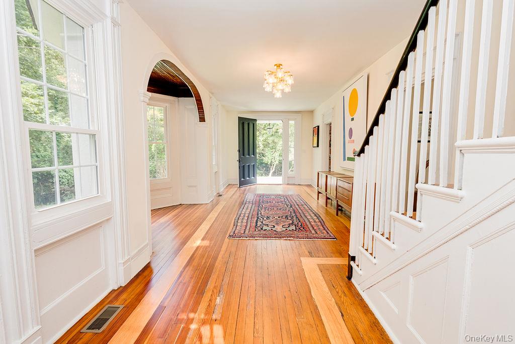 592 Landing Avenue, Smithtown, NY 11787