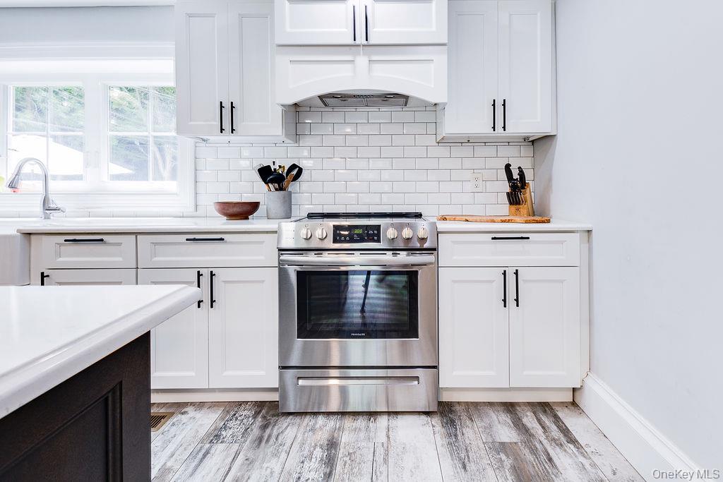 592 Landing Avenue, Smithtown, NY 11787