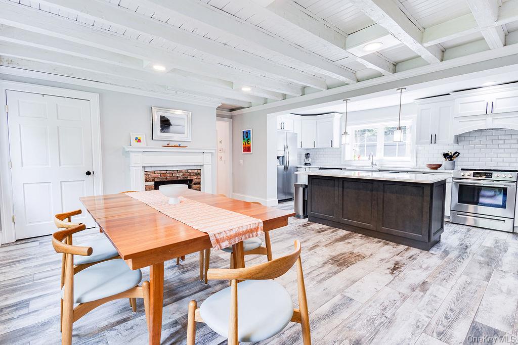 592 Landing Avenue, Smithtown, NY 11787