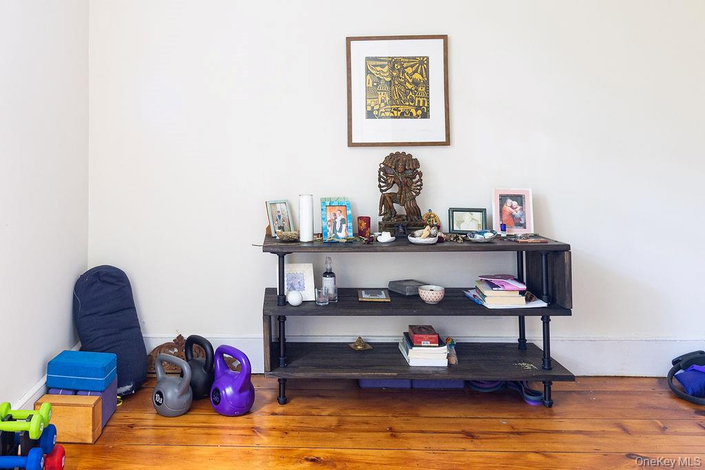 592 Landing Avenue, Smithtown, NY 11787