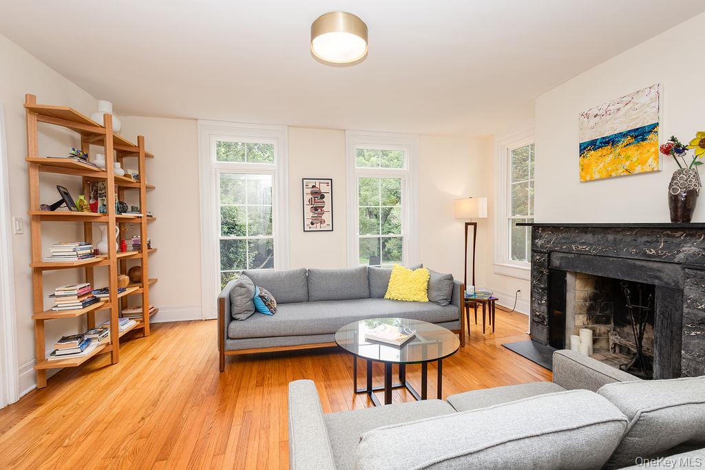 592 Landing Avenue, Smithtown, NY 11787