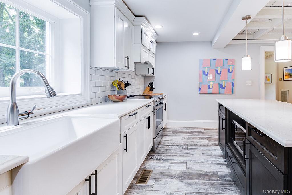 592 Landing Avenue, Smithtown, NY 11787