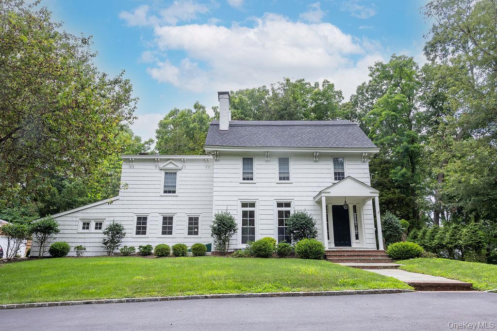 592 Landing Avenue, Smithtown, NY 11787