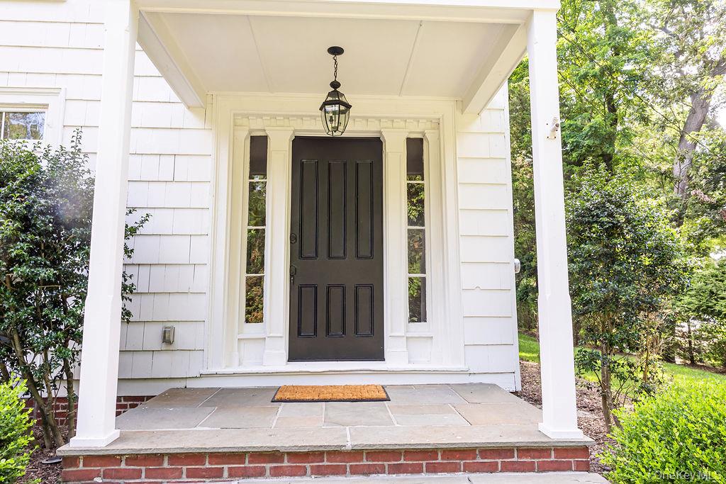 592 Landing Avenue, Smithtown, NY 11787