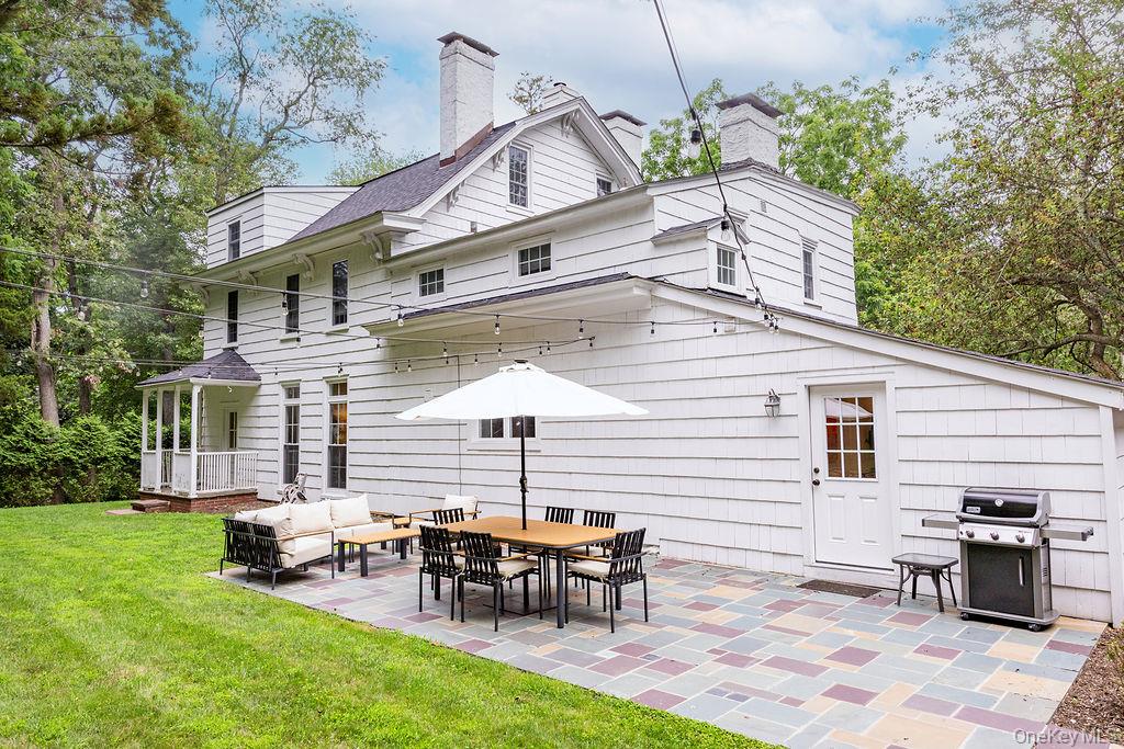 592 Landing Avenue, Smithtown, NY 11787