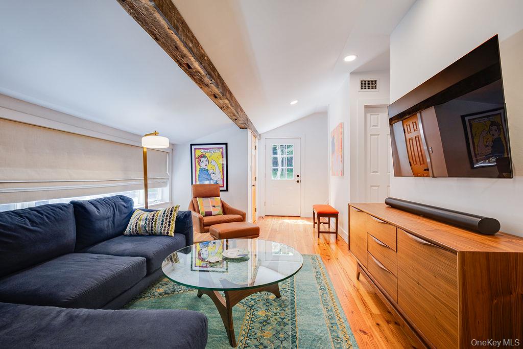 592 Landing Avenue, Smithtown, NY 11787