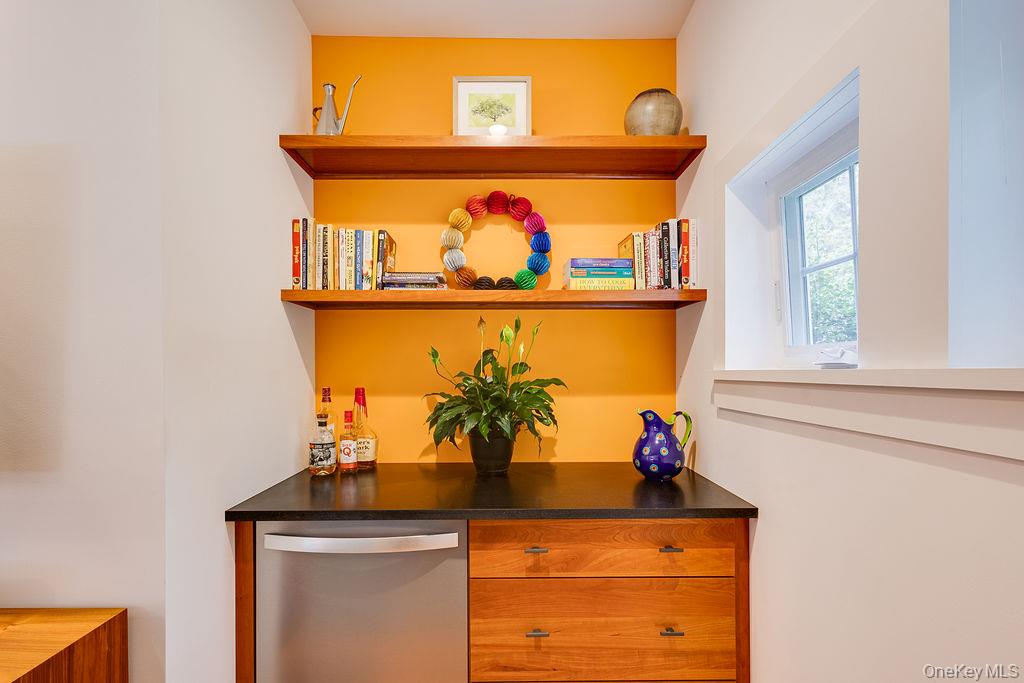 592 Landing Avenue, Smithtown, NY 11787