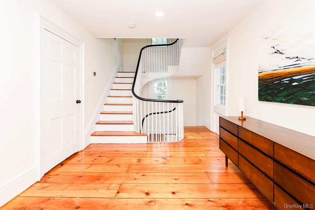 592 Landing Avenue, Smithtown, NY 11787