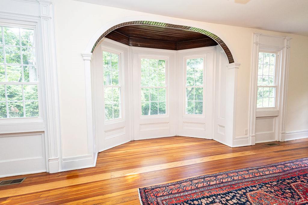 592 Landing Avenue, Smithtown, NY 11787