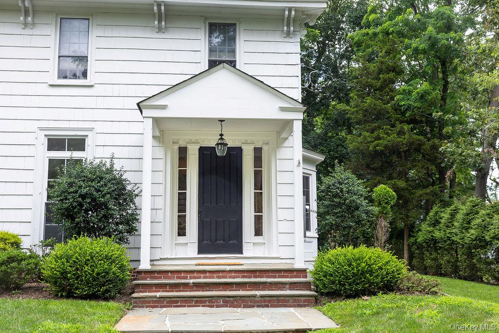 592 Landing Avenue, Smithtown, NY 11787