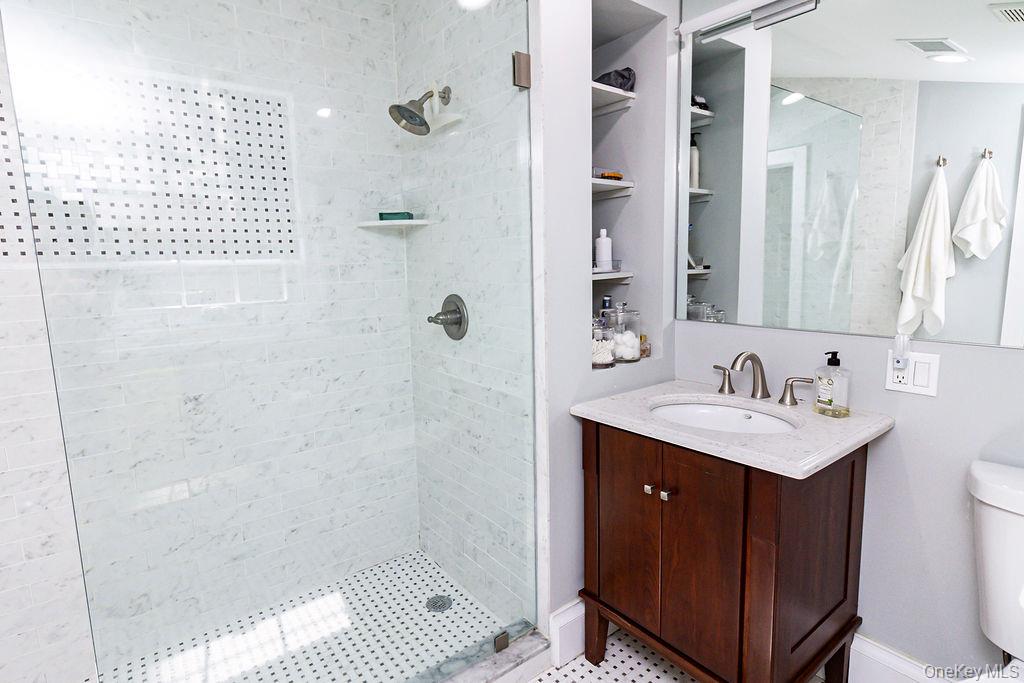 592 Landing Avenue, Smithtown, NY 11787