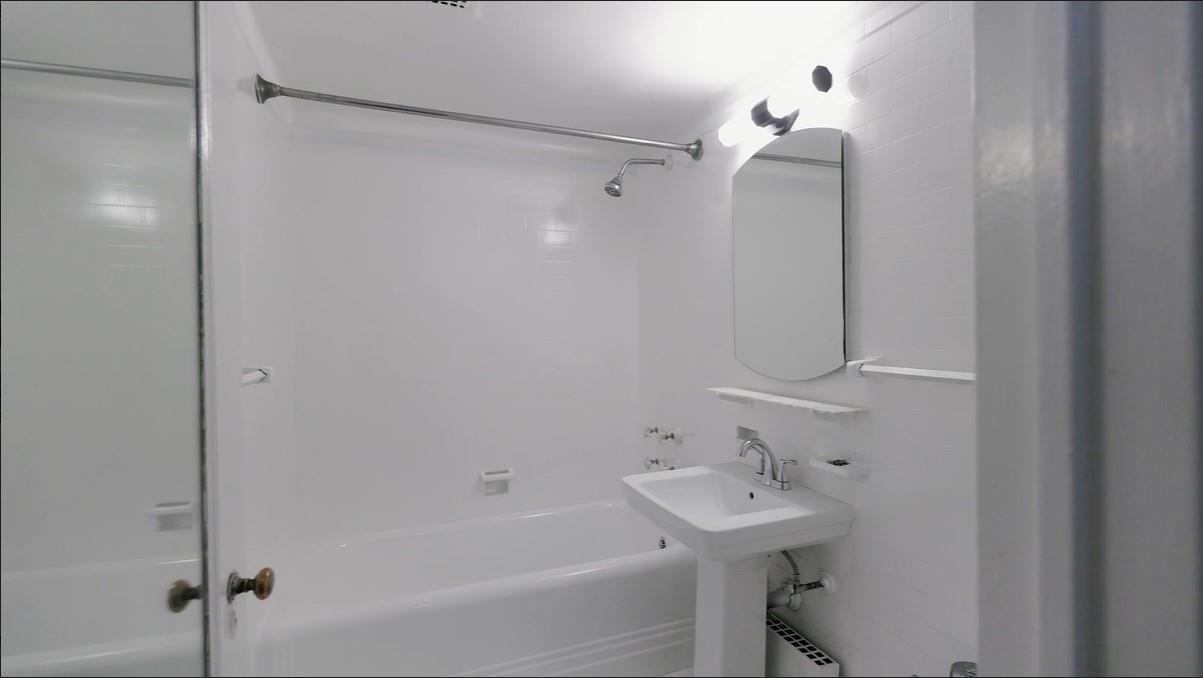 353 W 56th Street # 2D, New York (Manhattan), NY 10019