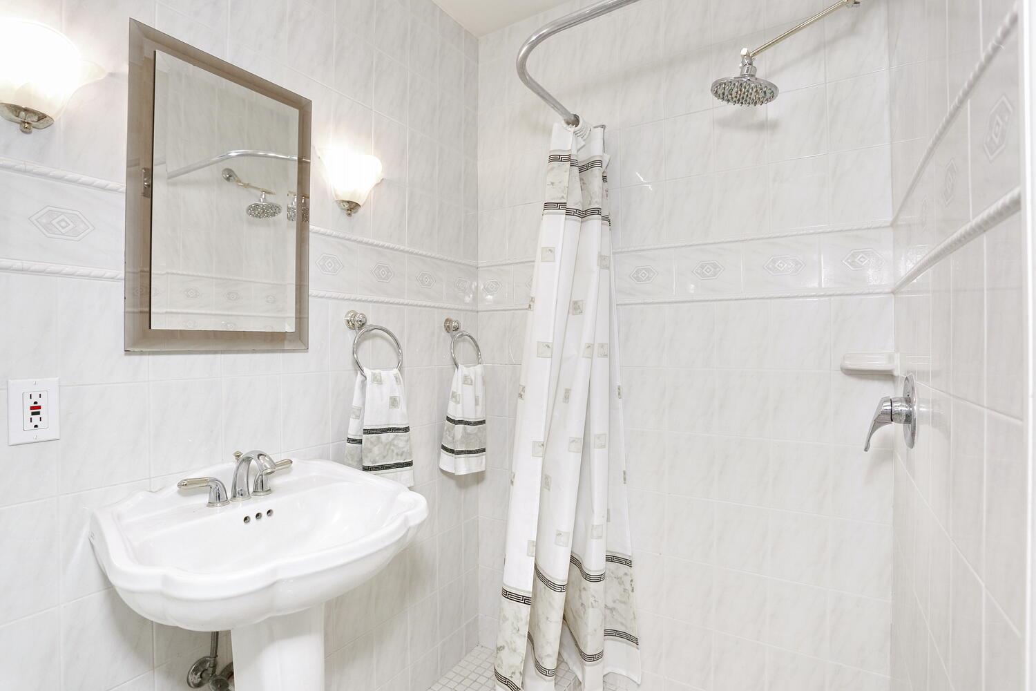 9 Oz Court, Spring Valley, NY 10977