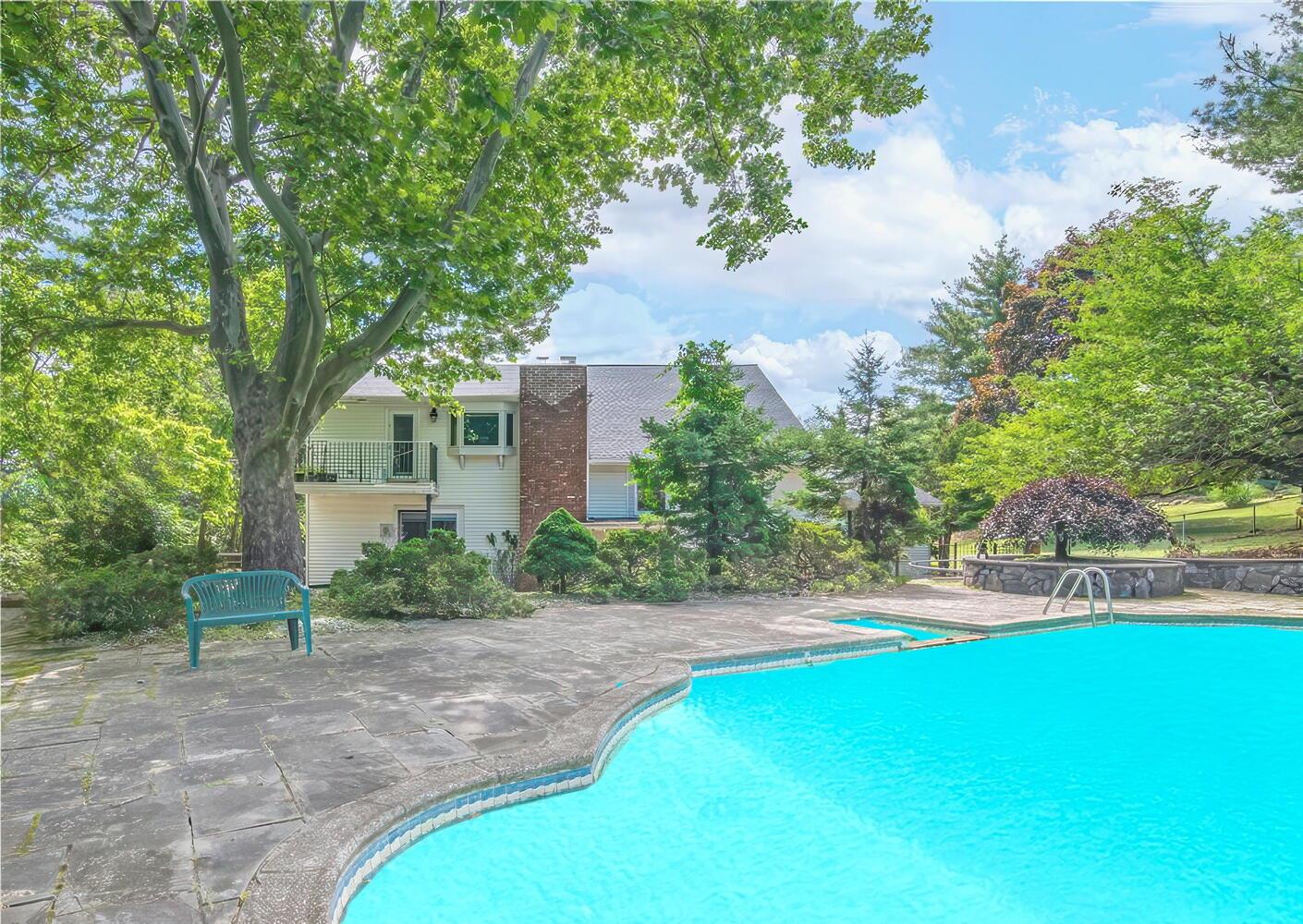9 Oz Court, Spring Valley, NY 10977