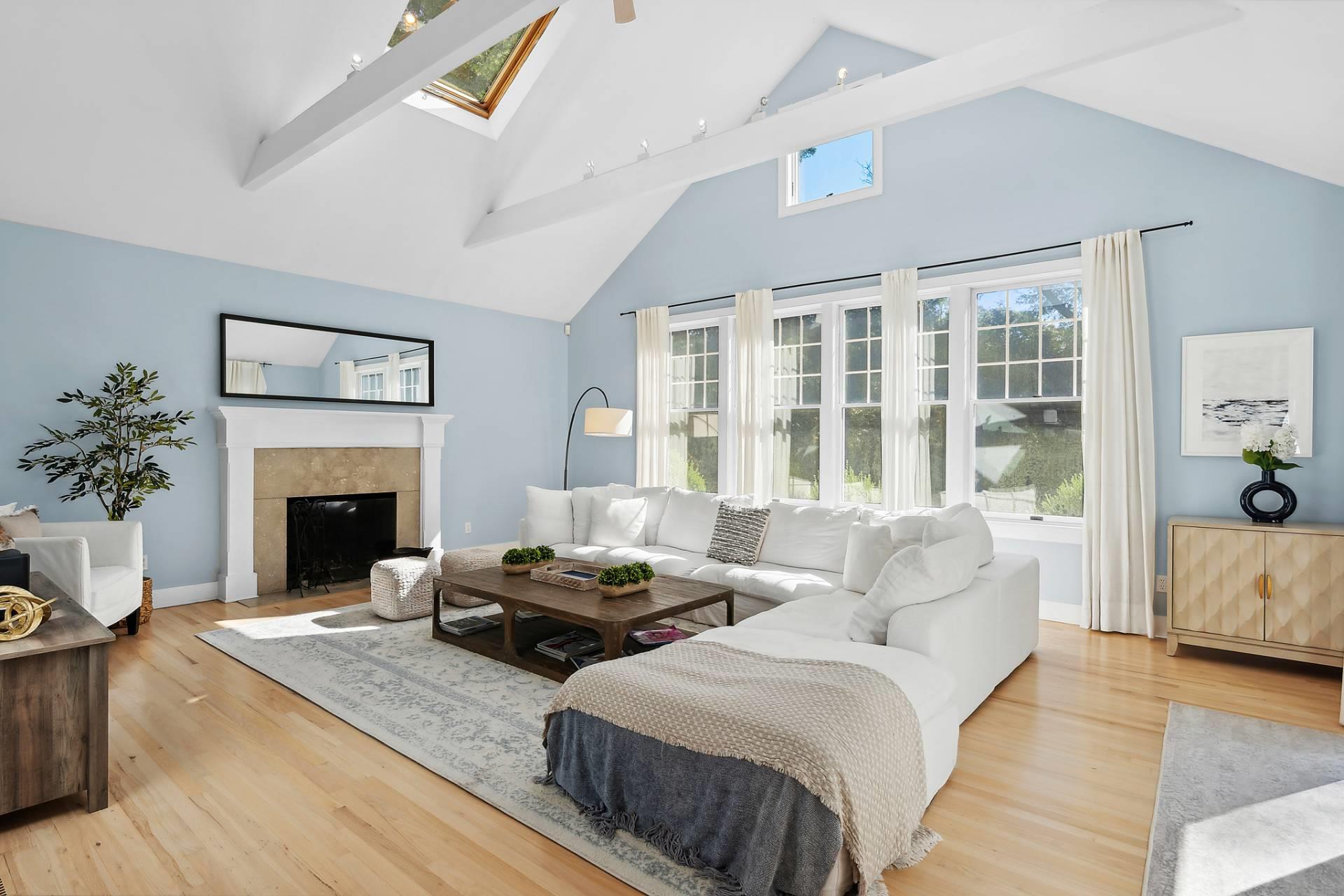 5 Spread Oak Lane, East Hampton, NY 11937