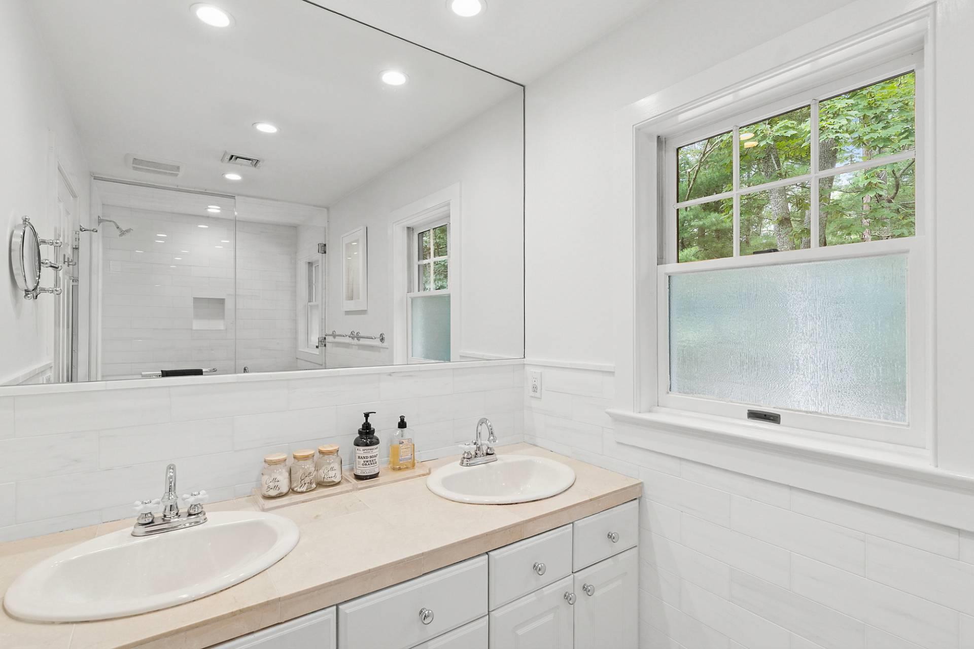 5 Spread Oak Lane, East Hampton, NY 11937