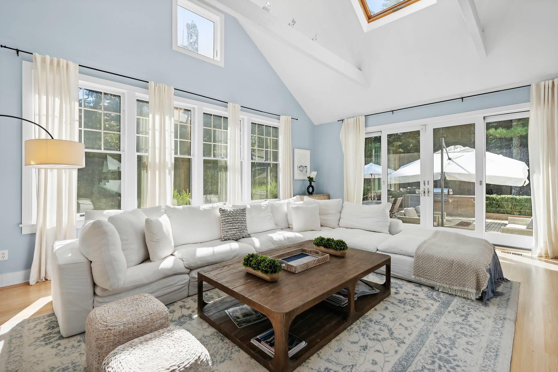 5 Spread Oak Lane, East Hampton, NY 11937