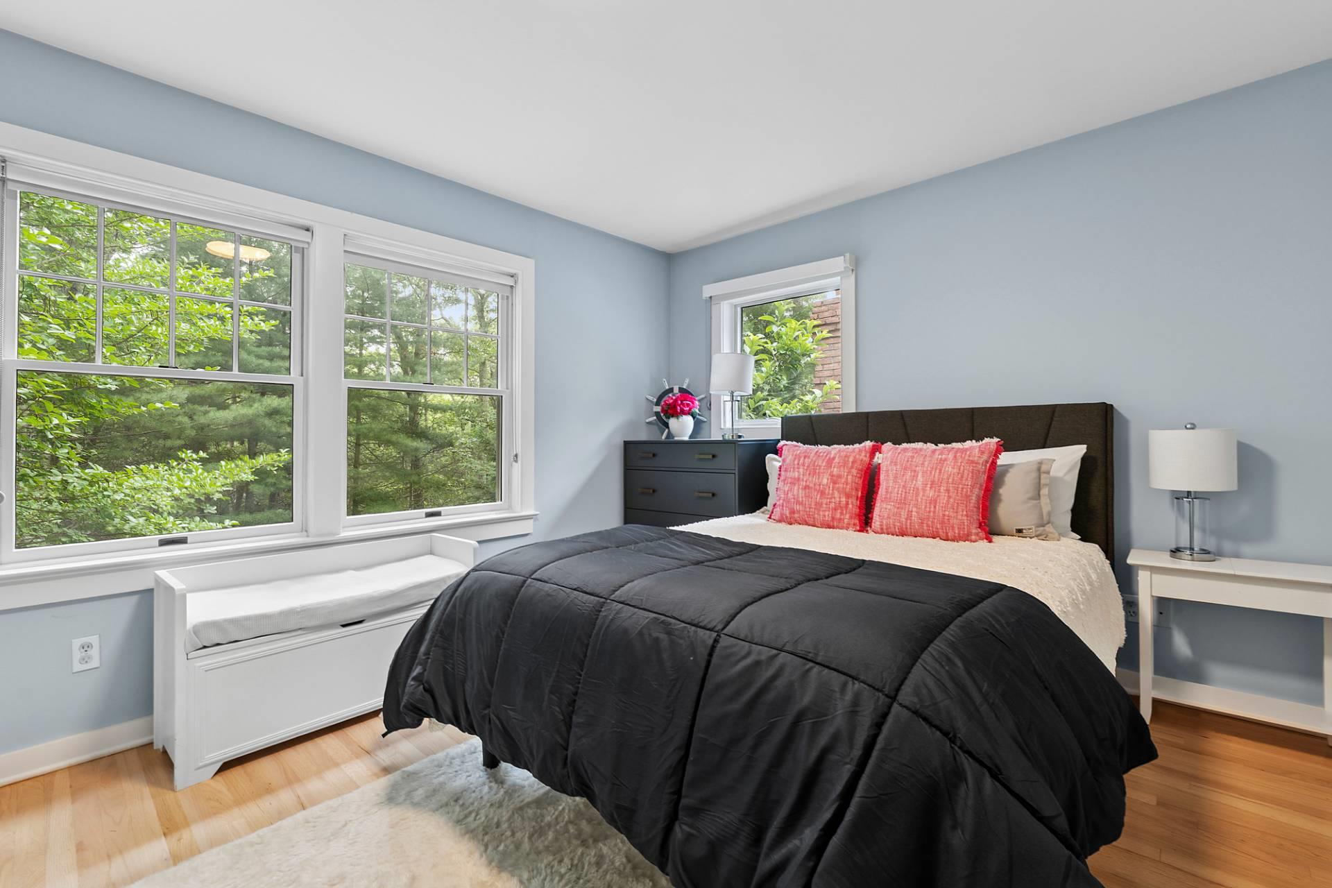 5 Spread Oak Lane, East Hampton, NY 11937