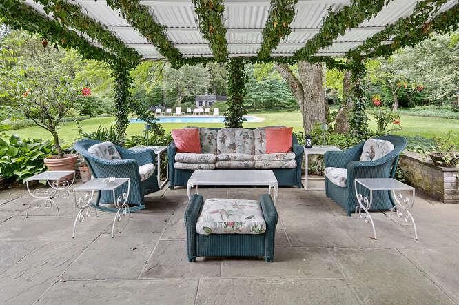 273 Bayville Road, Lattingtown, NY 11560