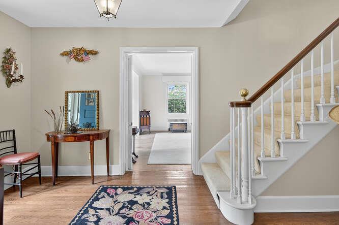 273 Bayville Road, Lattingtown, NY 11560