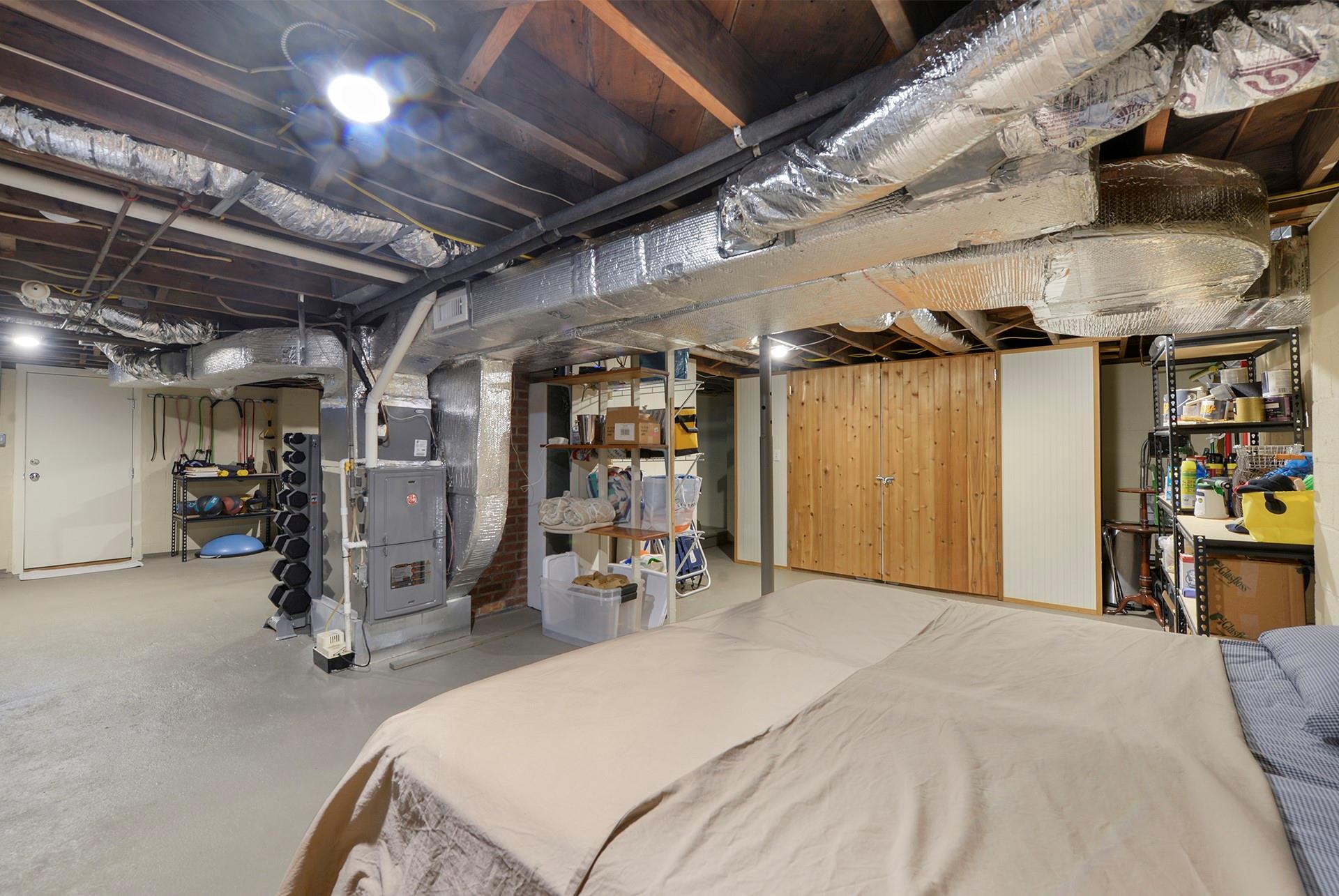 16 Miller Lane, East Hampton, NY 11937