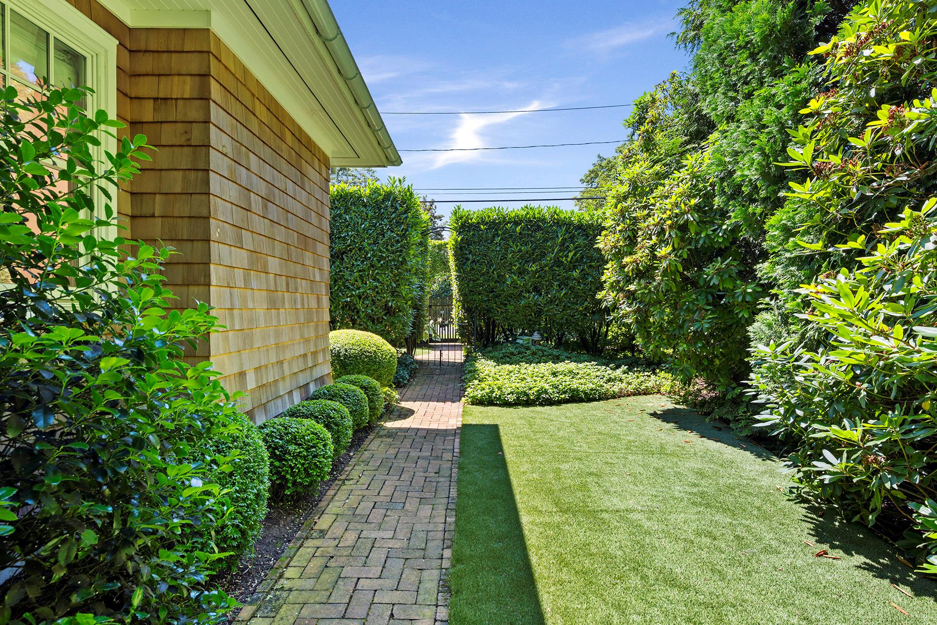 16 Miller Lane, East Hampton, NY 11937