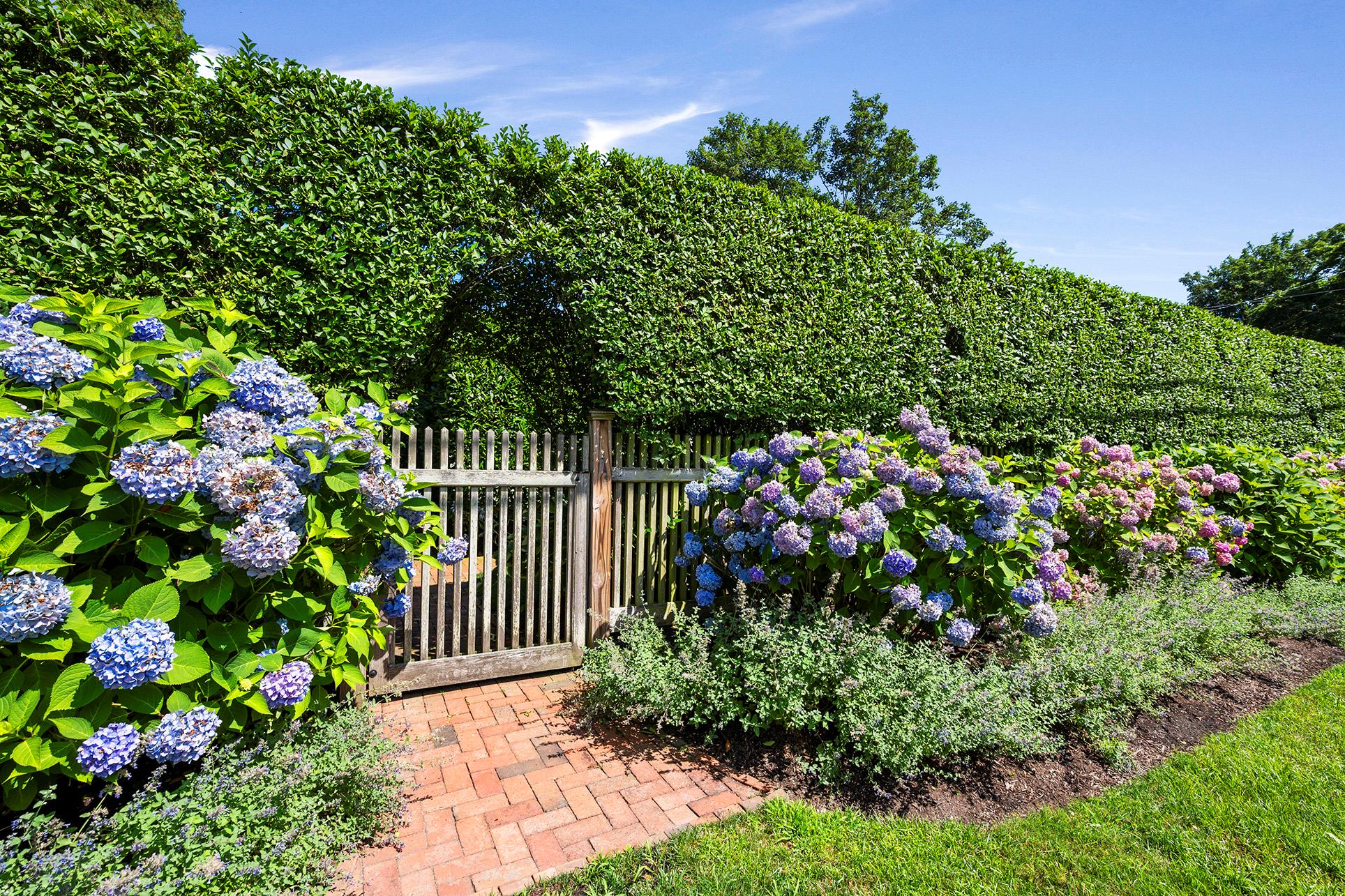 16 Miller Lane, East Hampton, NY 11937