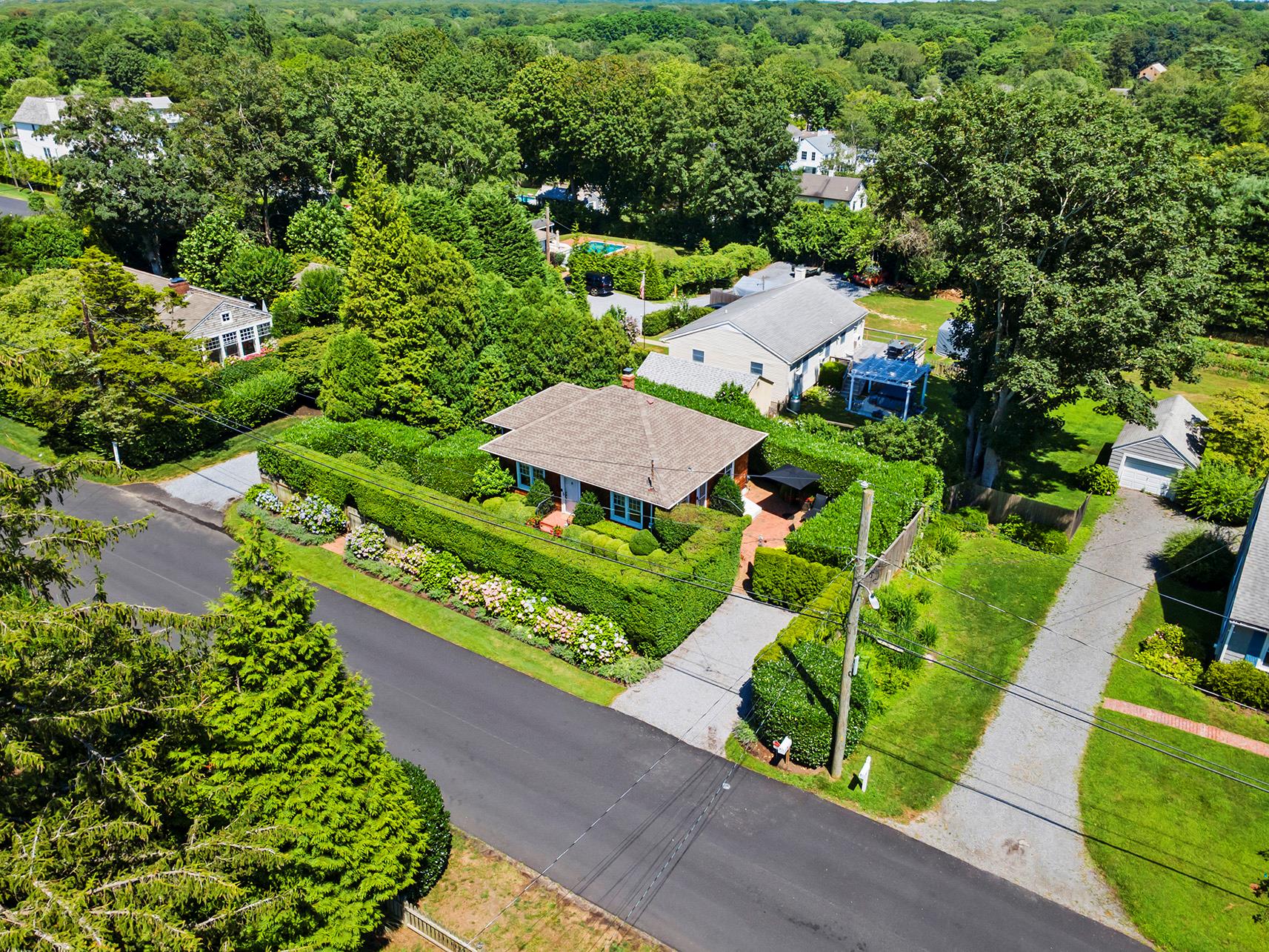 16 Miller Lane, East Hampton, NY 11937