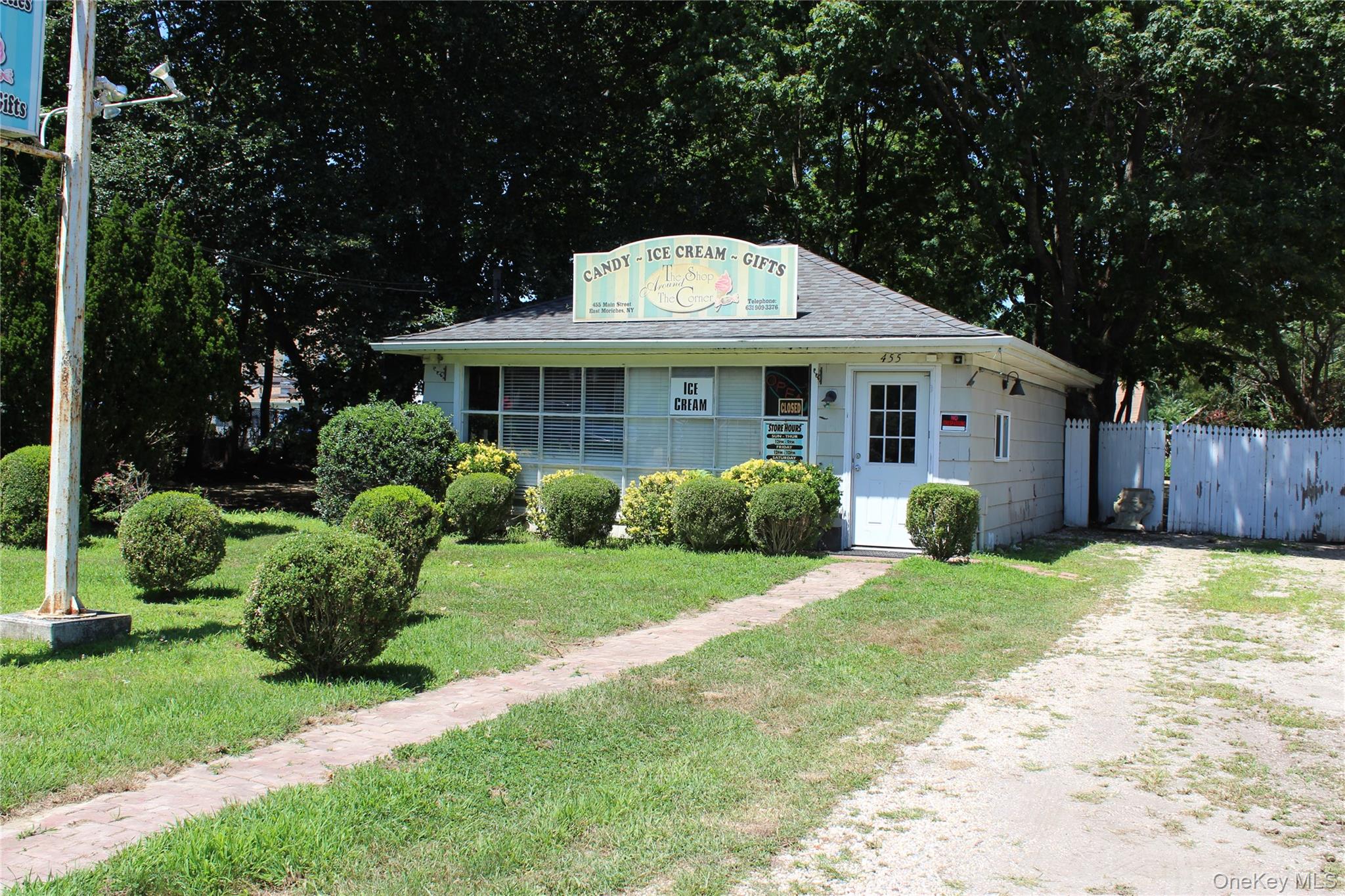 453 Montauk Highway, East Moriches, NY 11940