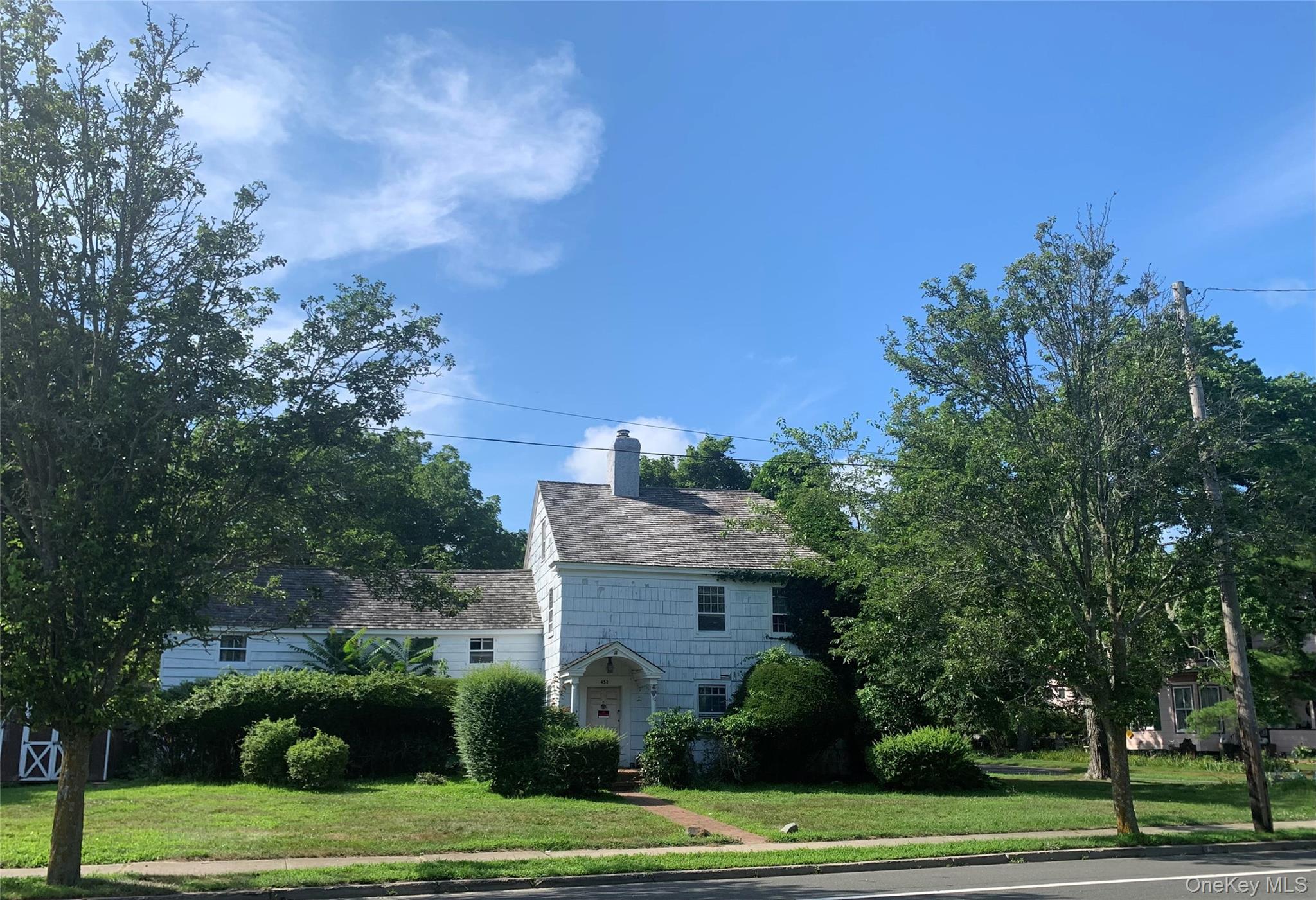 453 Montauk Highway, East Moriches, NY 11940