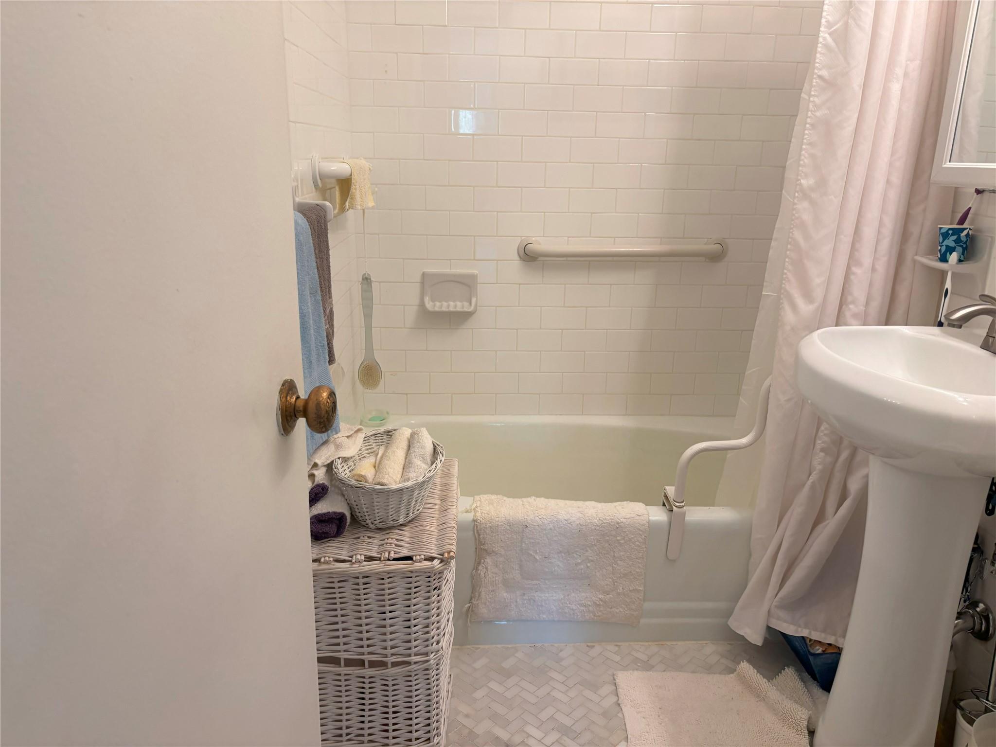 175-20 Wexford terrace # 4K, Jamaica Estates, NY 11432