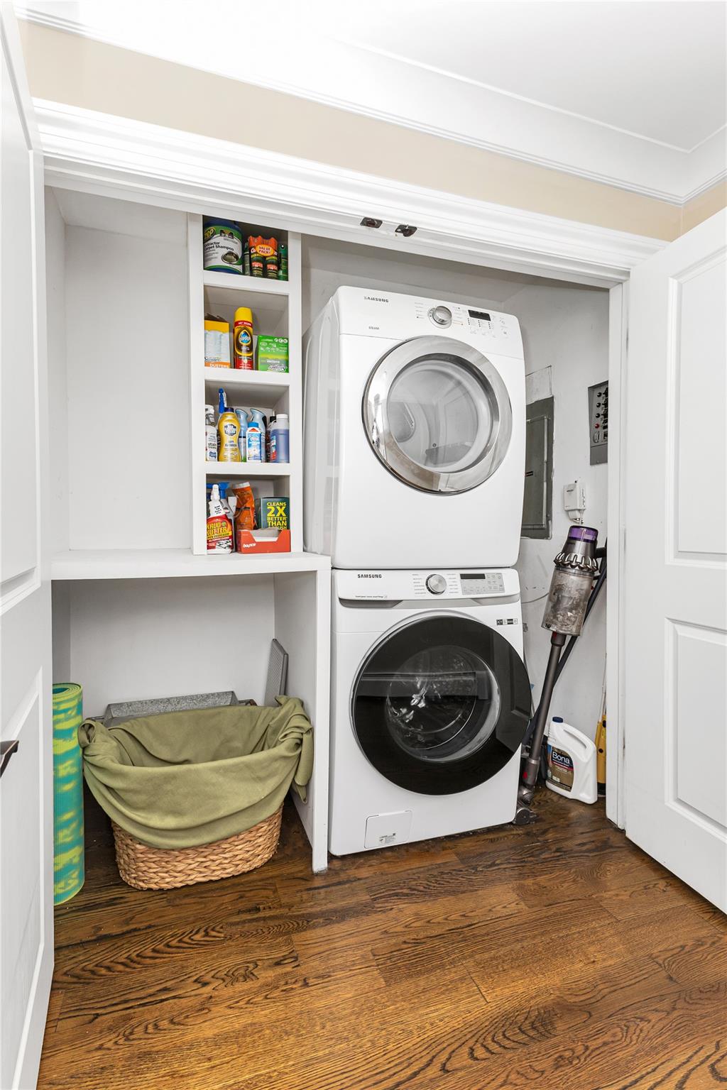 12 Overhill Lane, Roslyn, NY 11576