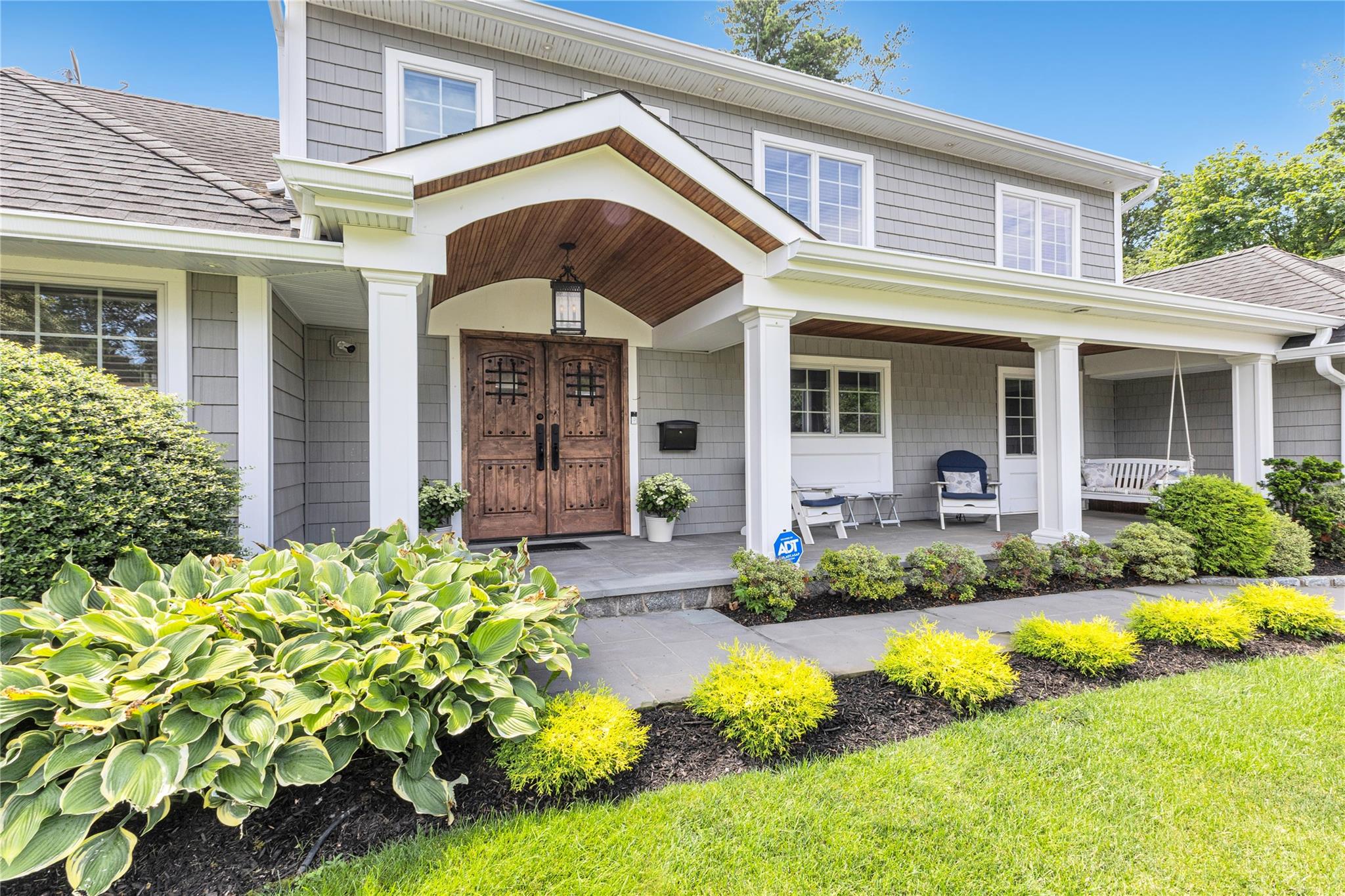 12 Overhill Lane, Roslyn, NY 11576