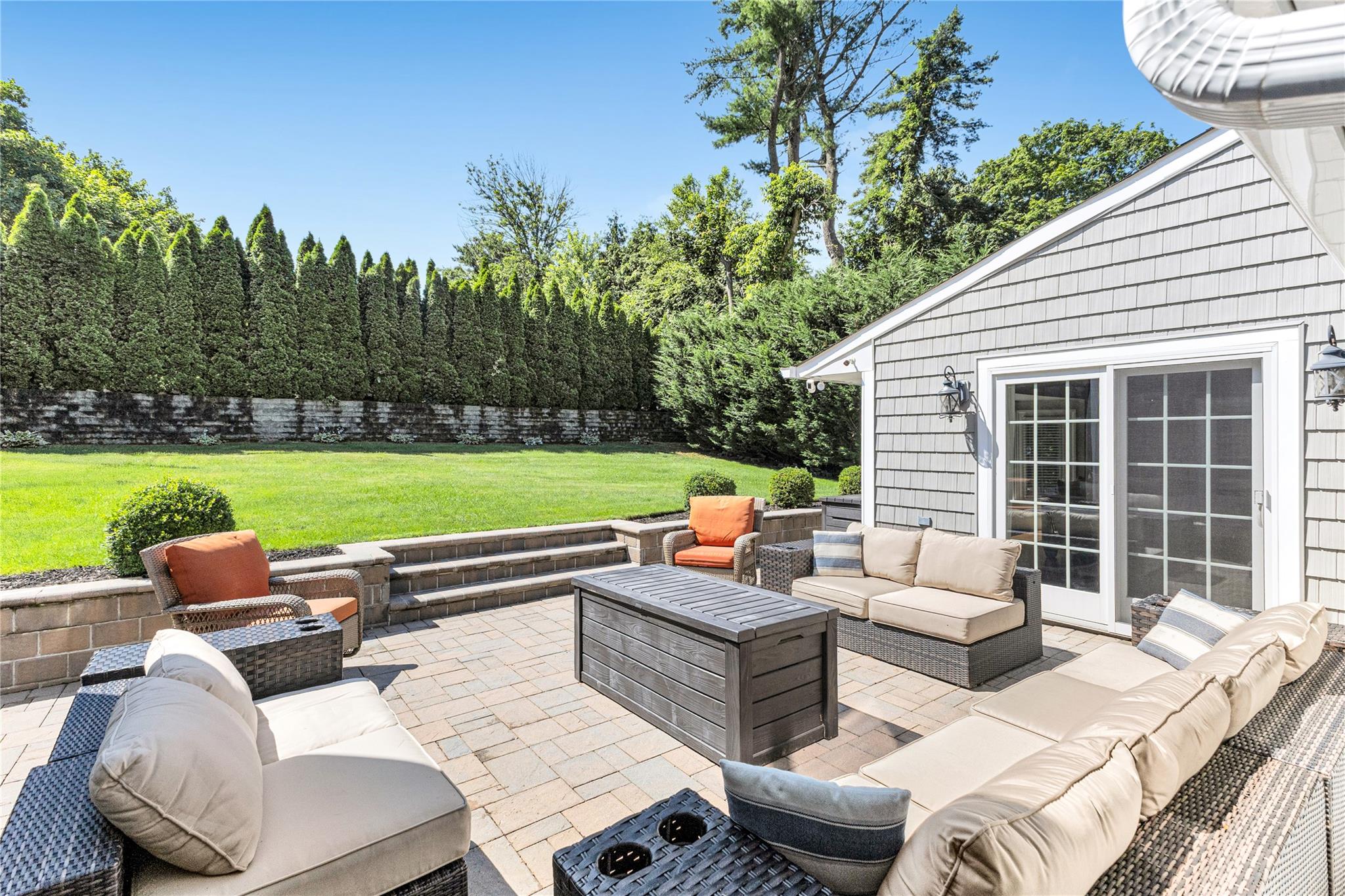 12 Overhill Lane, Roslyn, NY 11576