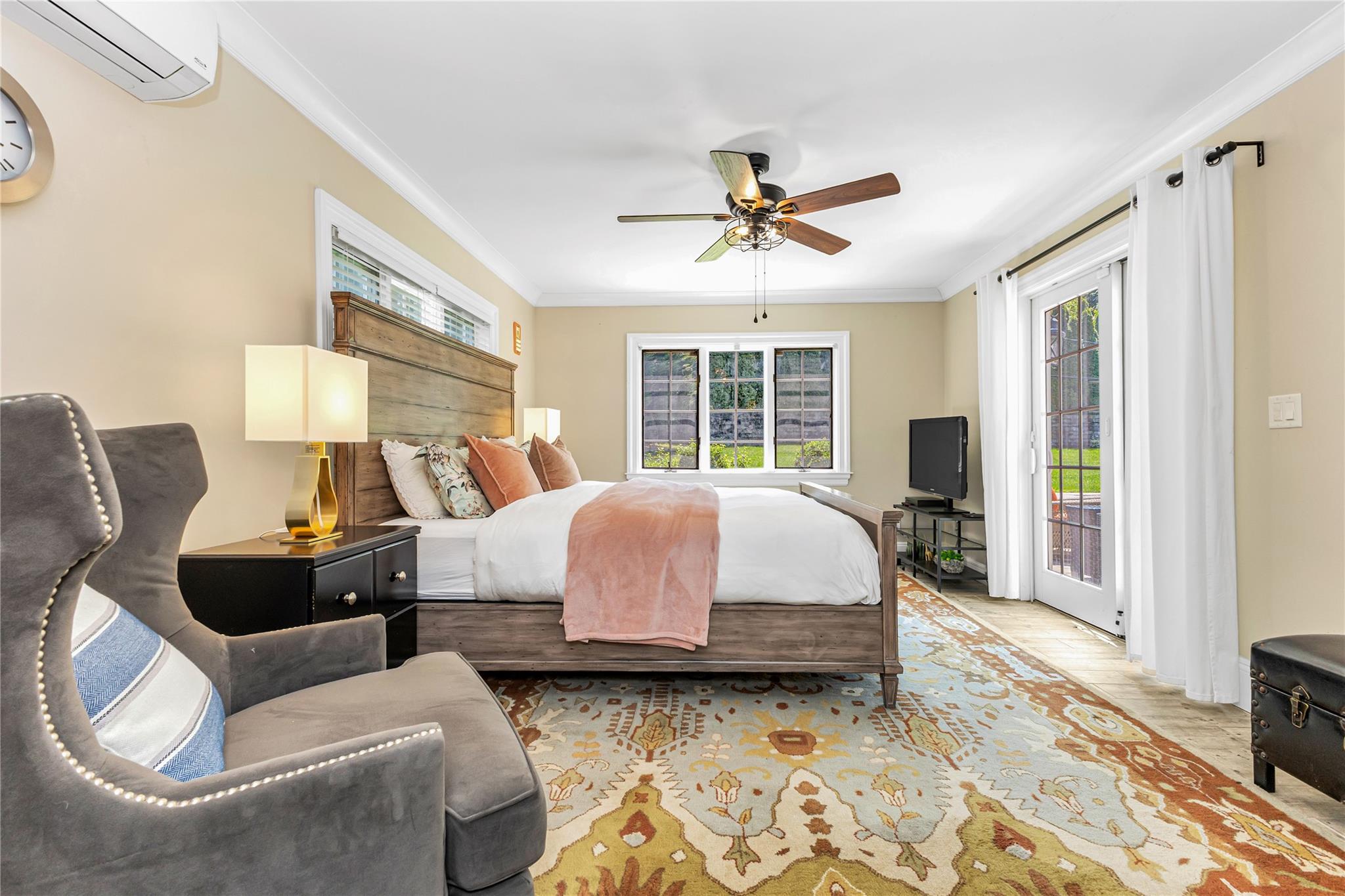 12 Overhill Lane, Roslyn, NY 11576