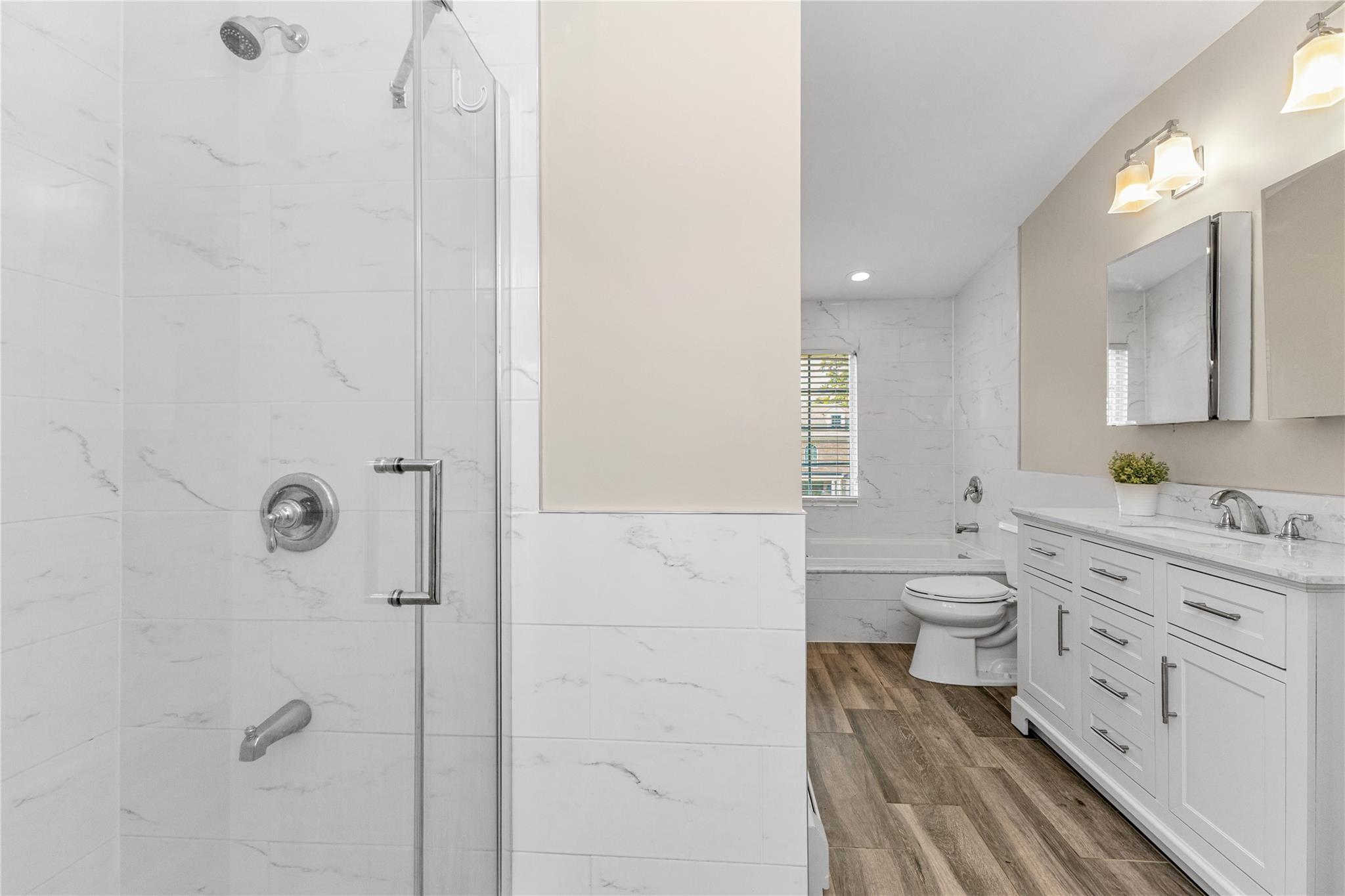 12 Overhill Lane, Roslyn, NY 11576