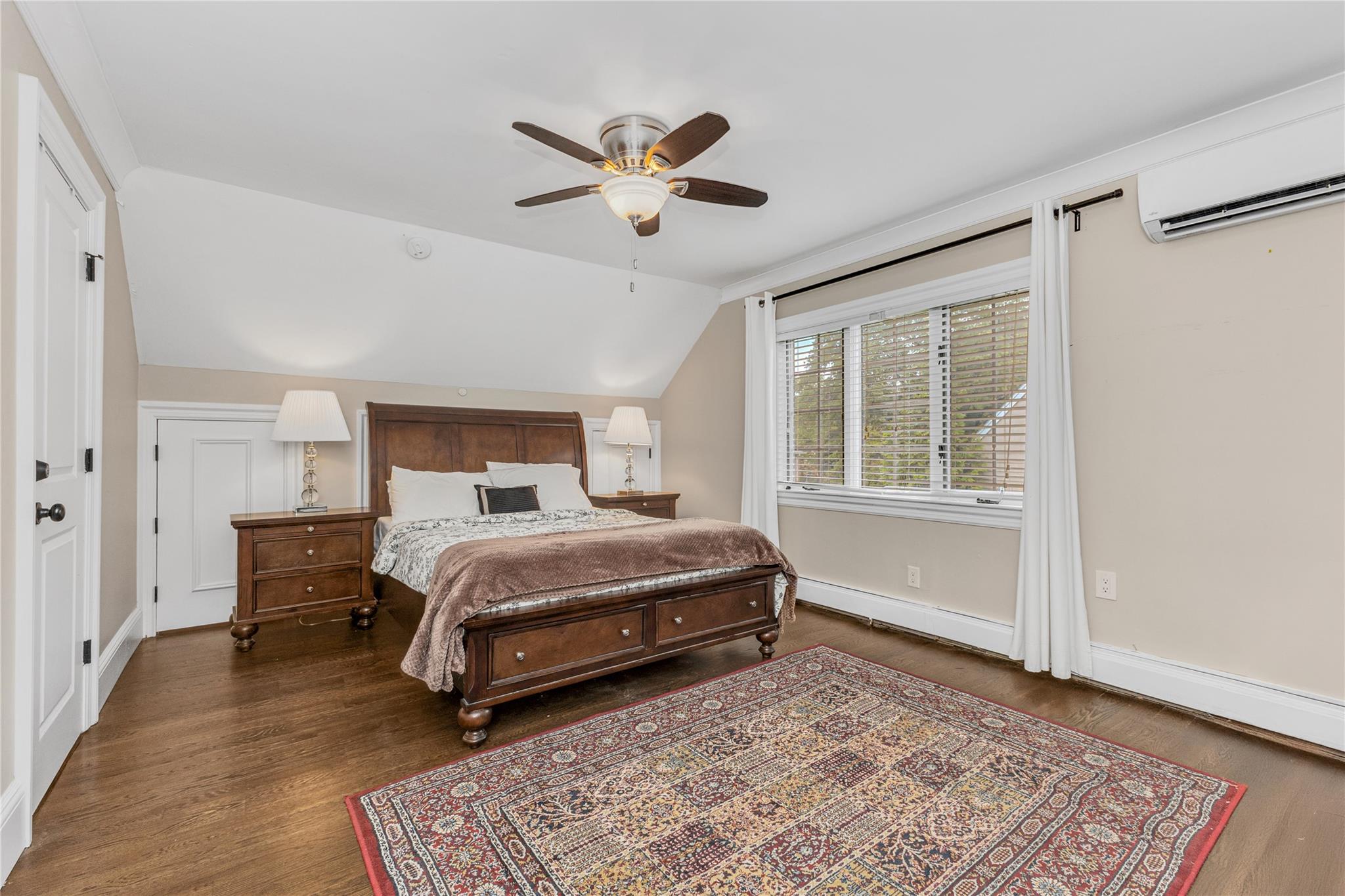 12 Overhill Lane, Roslyn, NY 11576