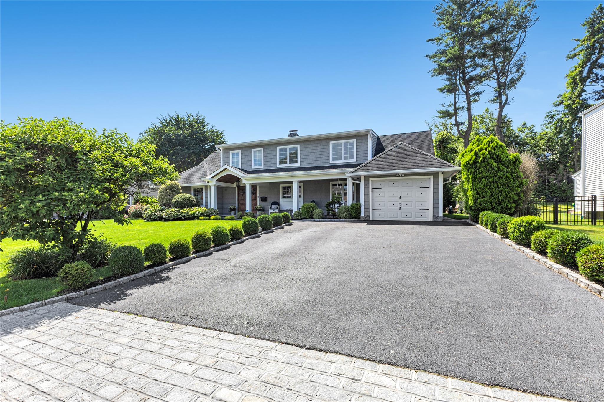 12 Overhill Lane, Roslyn, NY 11576