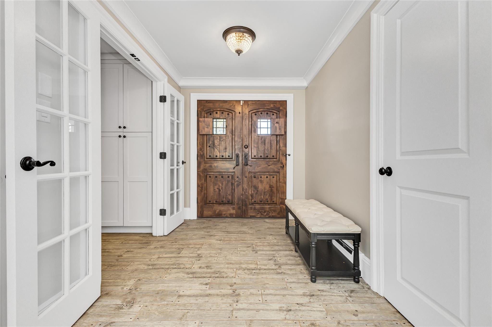 12 Overhill Lane, Roslyn, NY 11576