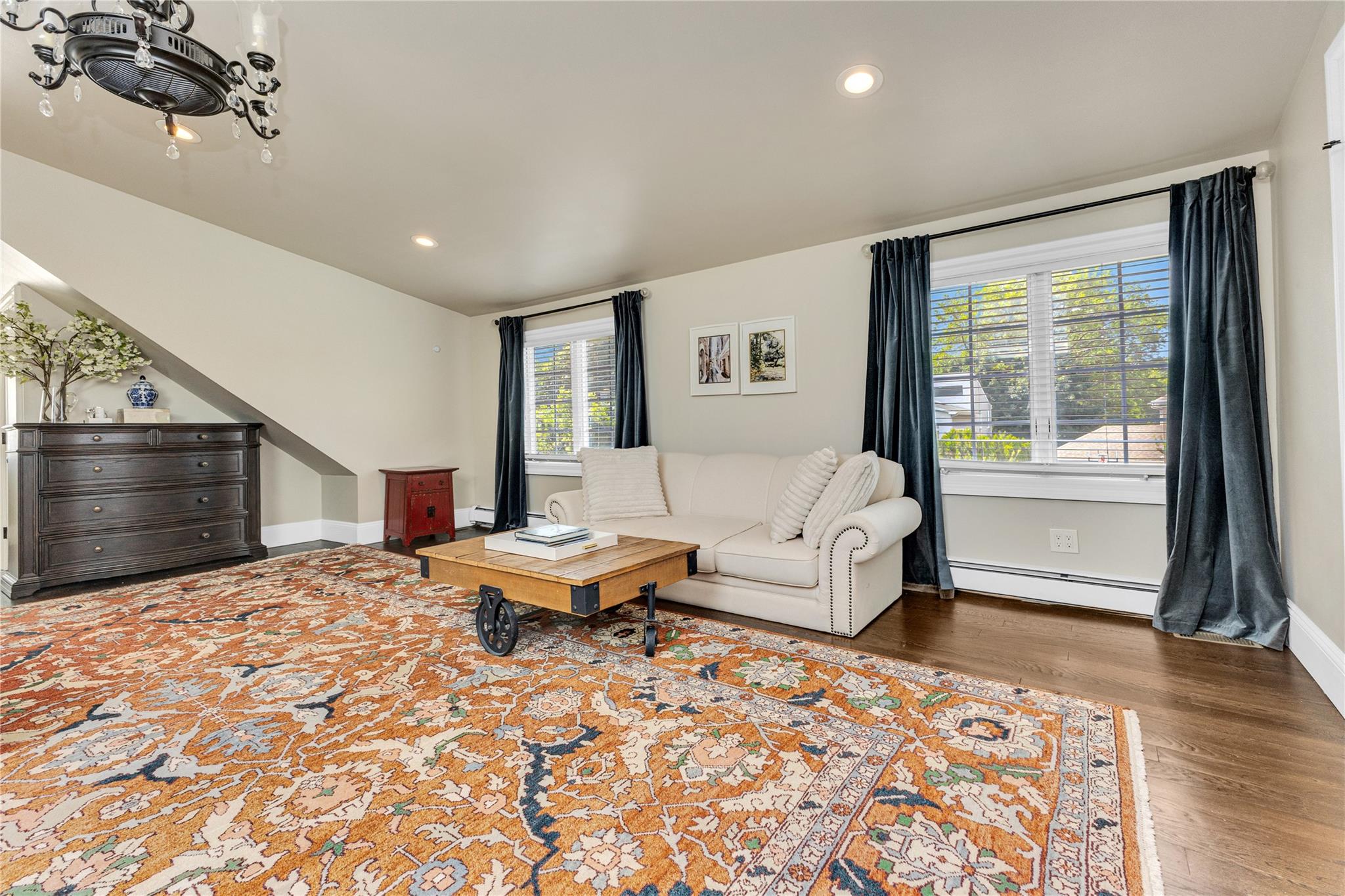 12 Overhill Lane, Roslyn, NY 11576