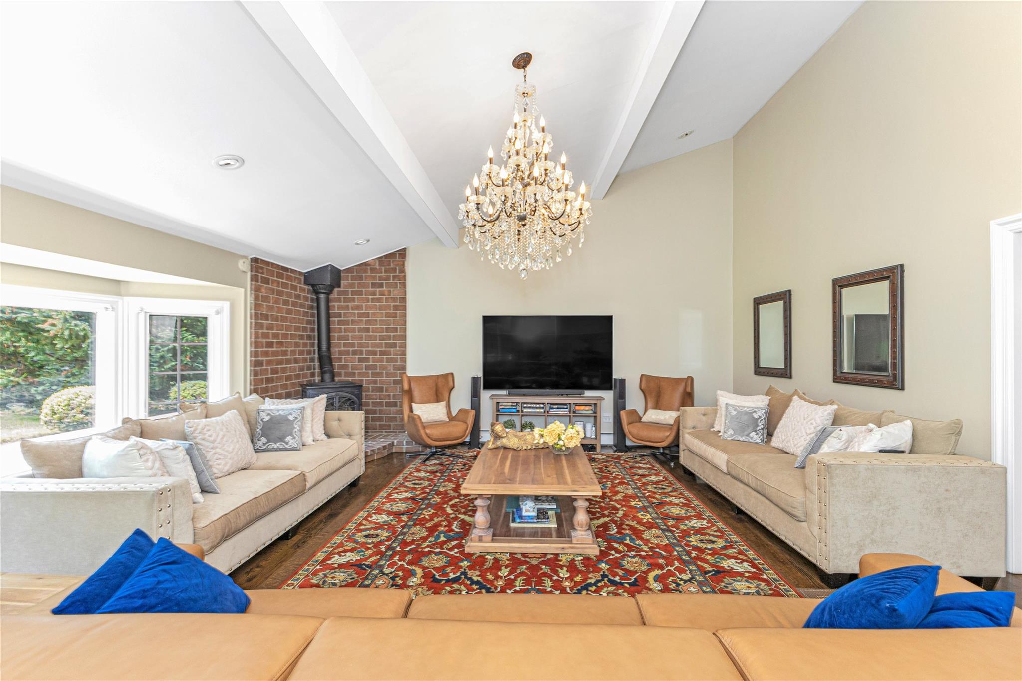 12 Overhill Lane, Roslyn, NY 11576