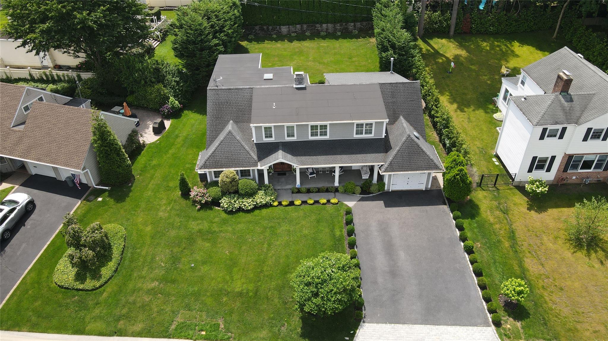 12 Overhill Lane, Roslyn, NY 11576