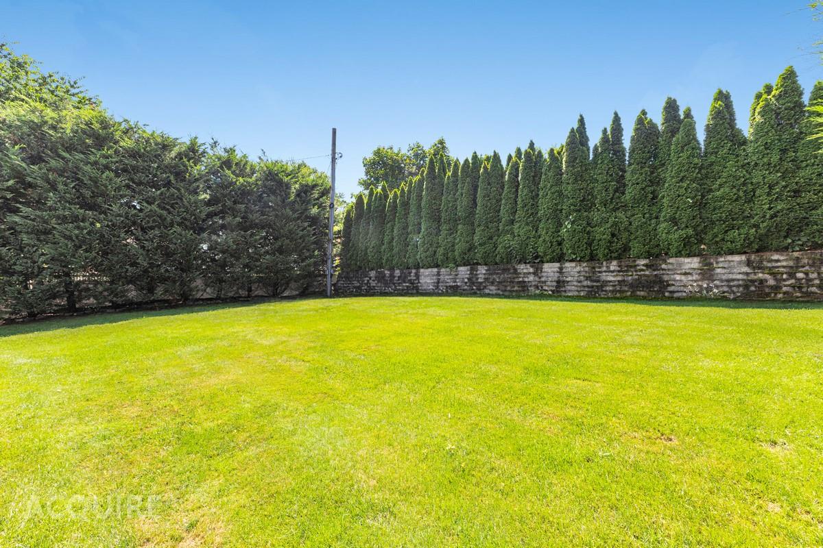 12 Overhill Lane, Roslyn, NY 11576