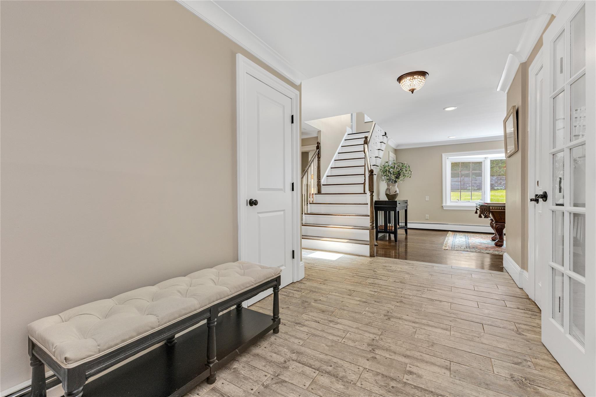 12 Overhill Lane, Roslyn, NY 11576